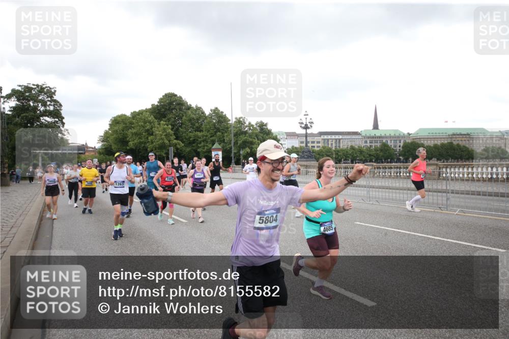 29.06.2025 - hella hamburg halbmarathon Jannik Wohlers http://msf.ph/oto/8155582 29.06.2025 10:53:44 Lombardsbrücke 1017, 1263, 1762, 1779, 1789, 2372, 2600, 2761, 2854, 3079, 3187, 3188, 3249, 3465, 3467, 3557, 4323, 4685, 4838, 5157, 5514, 5804, 5817, 5898, 6468, 6583, 6987, 6988, 7498, 7874, 7946, 8867, 9138, 9203, 10207, 11472, 11769, 11785, 11830, 12429, 12611, 12898, 12923, 13034, 13350, 13368, 13850, 14171, 14177, 14386, 14416, 14596, 14904, 15318, 15791, 16117, 16628, 16691, 16839, 16888, 16930, 17487, 17622, 18093, 18348, 18431, 18904, 19019 meine-sportfotos.de