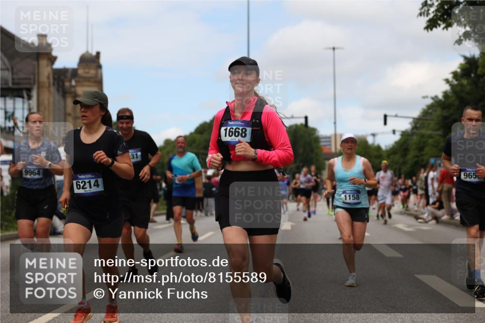 29.06.2025 - hella hamburg halbmarathon Yannick Fuchs http://msf.ph/oto/8155589 29.06.2025 11:16:17 20KM 1158, 1668, 2335, 2634, 2956, 3125, 3179, 3292, 3321, 4114, 4123, 5023, 5181, 5811, 5812, 6214, 6488, 7413, 8931, 9204, 9270, 9272, 9499, 9532, 9658, 9734, 9964, 9988, 10595, 11270, 13400, 13472, 13781, 13825, 14017, 14054, 14314, 14950, 15123, 15473, 15657, 16618, 16638, 16864, 16927, 17386, 17556, 18256, 18629, 18908, 19093 meine-sportfotos.de