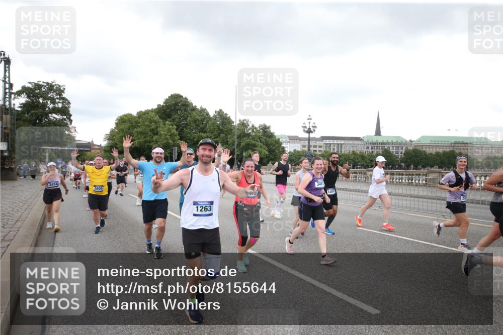 29.06.2025 - hella hamburg halbmarathon Jannik Wohlers http://msf.ph/oto/8155644 29.06.2025 10:53:46 Lombardsbrücke 1263, 1762, 1779, 1789, 1822, 2600, 2761, 2854, 3079, 3187, 3188, 3249, 3364, 3465, 3467, 3557, 4323, 4685, 4838, 5157, 5309, 5514, 5804, 5817, 5898, 6468, 6583, 6987, 6988, 7498, 7874, 7946, 8867, 9138, 9203, 10207, 11354, 11769, 11785, 11830, 12429, 12898, 12923, 13034, 13368, 13850, 14171, 14177, 14386, 14416, 14596, 14655, 14904, 15318, 15791, 16117, 16628, 16691, 16839, 16888, 16930, 17487, 17622, 18093, 18431, 18904, 19019 meine-sportfotos.de