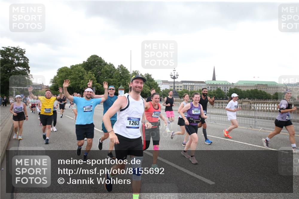 29.06.2025 - hella hamburg halbmarathon Jannik Wohlers http://msf.ph/oto/8155692 29.06.2025 10:53:46 Lombardsbrücke 1263, 1762, 1779, 1789, 1822, 2600, 2761, 2854, 3079, 3187, 3188, 3249, 3364, 3465, 3467, 3557, 4323, 4685, 4838, 5157, 5309, 5514, 5804, 5817, 5898, 6468, 6583, 6987, 6988, 7498, 7874, 7946, 8867, 9138, 9203, 10207, 11354, 11769, 11785, 11830, 12429, 12898, 12923, 13034, 13368, 13850, 14171, 14177, 14386, 14416, 14596, 14655, 14904, 15318, 15791, 16117, 16628, 16691, 16839, 16888, 16930, 17487, 17622, 18093, 18431, 18904, 19019 meine-sportfotos.de