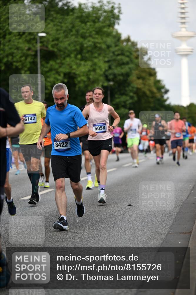 29.06.2025 - hella hamburg halbmarathon Dr. Thomas Lammeyer http://msf.ph/oto/8155726 29.06.2025 10:08:08 Kennedybrücke 1032, 1161, 1355, 1450, 2277, 2683, 2979, 3488, 4095, 4488, 4951, 5058, 5363, 5613, 6142, 7485, 8177, 8421, 8422, 8423, 8469, 8484, 9526, 9899, 10389 meine-sportfotos.de