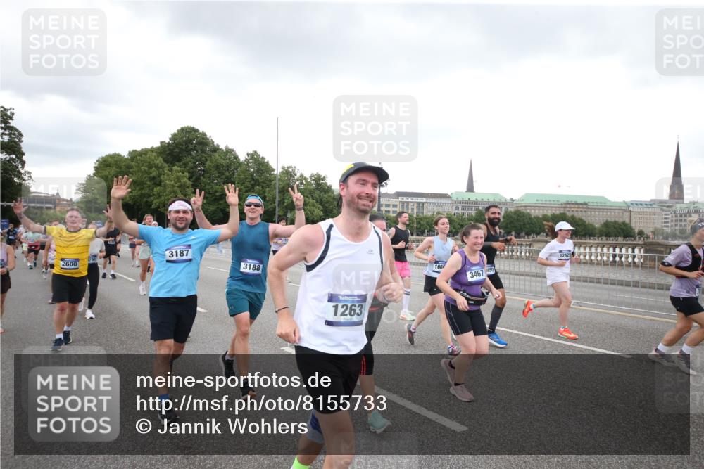 29.06.2025 - hella hamburg halbmarathon Jannik Wohlers http://msf.ph/oto/8155733 29.06.2025 10:53:46 Lombardsbrücke 1263, 1762, 1779, 1789, 1822, 2600, 2761, 2854, 3079, 3187, 3188, 3249, 3364, 3465, 3467, 3557, 4323, 4685, 4838, 5157, 5309, 5514, 5804, 5817, 5898, 6468, 6583, 6987, 6988, 7498, 7874, 7946, 8867, 9138, 9203, 10207, 11354, 11769, 11785, 11830, 12429, 12898, 12923, 13034, 13368, 13850, 14171, 14177, 14386, 14416, 14596, 14655, 14904, 15318, 15791, 16117, 16628, 16691, 16839, 16888, 16930, 17487, 17622, 18093, 18431, 18904, 19019 meine-sportfotos.de
