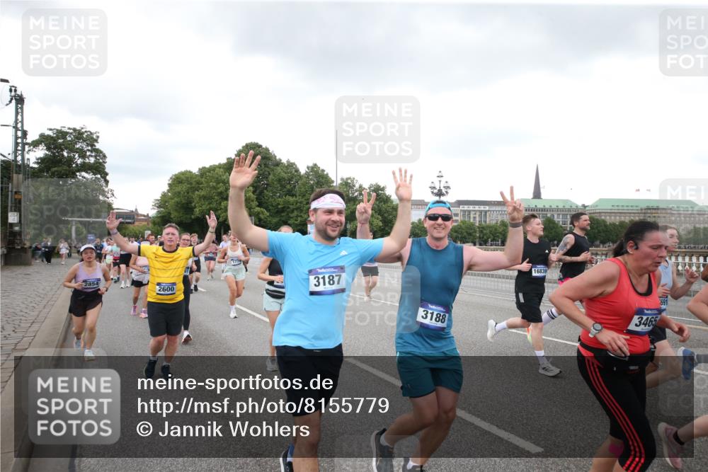 29.06.2025 - hella hamburg halbmarathon Jannik Wohlers http://msf.ph/oto/8155779 29.06.2025 10:53:47 Lombardsbrücke 1263, 1762, 1779, 1822, 2600, 2761, 2854, 3079, 3187, 3188, 3249, 3364, 3465, 3467, 4323, 4685, 4838, 5157, 5309, 5514, 5804, 5817, 5898, 6468, 6583, 6987, 6988, 7498, 7670, 7874, 7946, 8867, 9138, 9203, 10207, 11354, 11769, 11785, 11830, 12429, 12898, 12923, 13034, 13368, 13850, 14171, 14177, 14386, 14416, 14596, 14655, 14904, 15318, 15791, 16117, 16628, 16691, 16839, 16888, 16930, 17487, 17622, 18093, 18431, 18904, 19019 meine-sportfotos.de