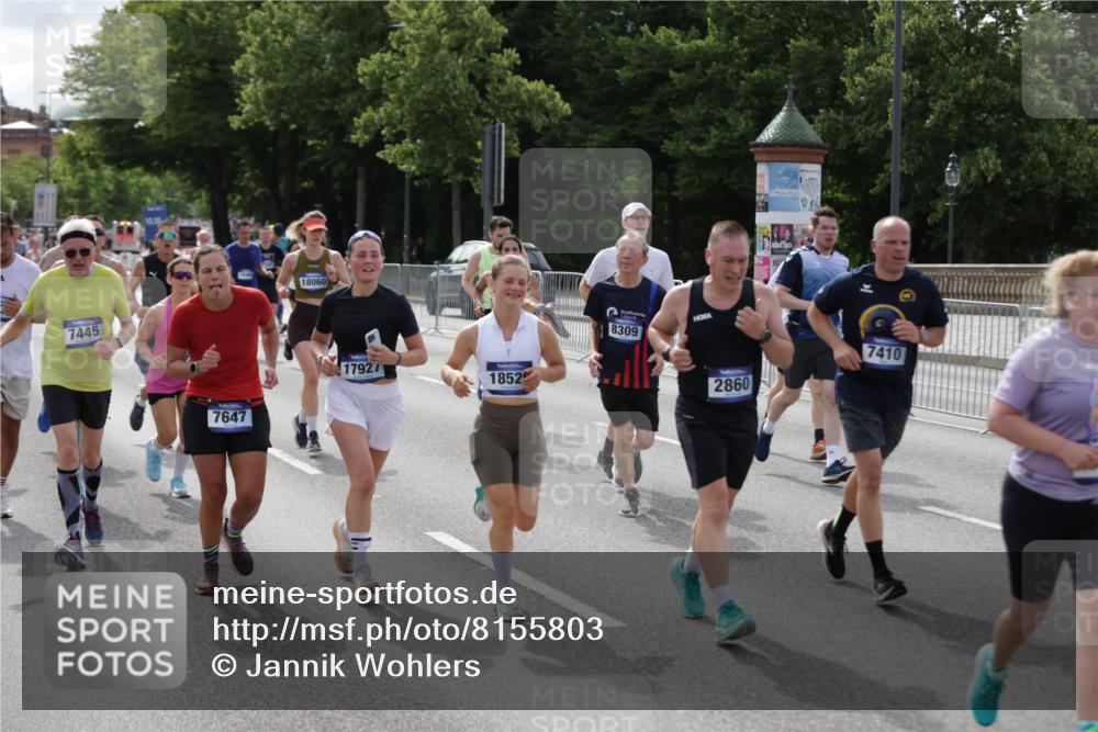 29.06.2025 - hella hamburg halbmarathon Jannik Wohlers http://msf.ph/oto/8155803 29.06.2025 10:16:57 Lombardsbrücke 1083, 1356, 1477, 2305, 2860, 3464, 3466, 3802, 3803, 4194, 4852, 5023, 5390, 5930, 6126, 6128, 6520, 6522, 7011, 7291, 7410, 7445, 7566, 7647, 7844, 7945, 8210, 8253, 8309, 8351, 8433, 8558, 8895, 9152, 9259, 10377, 10460, 10592, 11102, 12042, 12100, 12166, 14199, 14208, 14209, 14648, 14950, 15293, 15465, 16555, 16817, 17058, 17628, 17717, 17927, 17984, 18039, 18060, 18108, 18344, 18469, 18526, 18571 meine-sportfotos.de