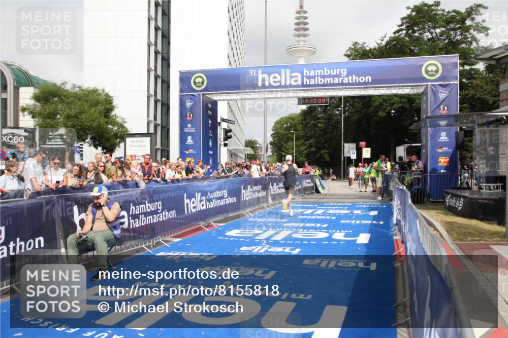 29.06.2025 - hella hamburg halbmarathon Michael Strokosch http://msf.ph/oto/8155818 29.06.2025 10:17:12 Ziel 4116 meine-sportfotos.de