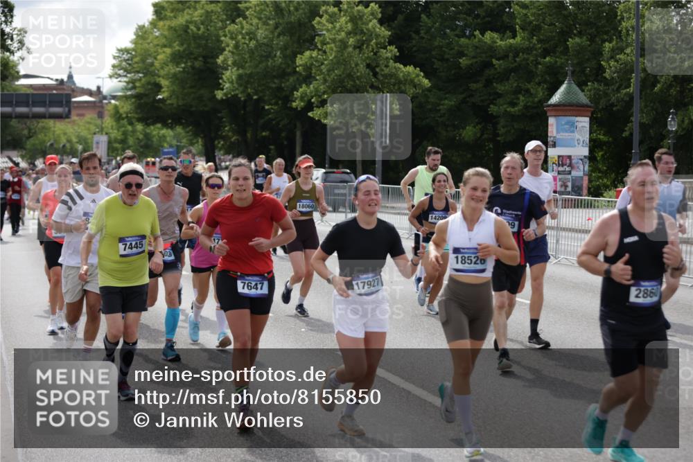 29.06.2025 - hella hamburg halbmarathon Jannik Wohlers http://msf.ph/oto/8155850 29.06.2025 10:16:58 Lombardsbrücke 1083, 1356, 1477, 2305, 2860, 3464, 3466, 3802, 3803, 4194, 4852, 5023, 5390, 6126, 6128, 6520, 6522, 7011, 7291, 7410, 7445, 7566, 7647, 7844, 7945, 8210, 8253, 8309, 8351, 8433, 8558, 8895, 9152, 9259, 10377, 10460, 10592, 11102, 12042, 12100, 12166, 14199, 14208, 14209, 14648, 14877, 14950, 15293, 15465, 16024, 16555, 16817, 17058, 17628, 17717, 17927, 18039, 18060, 18108, 18344, 18469, 18526, 18564 meine-sportfotos.de