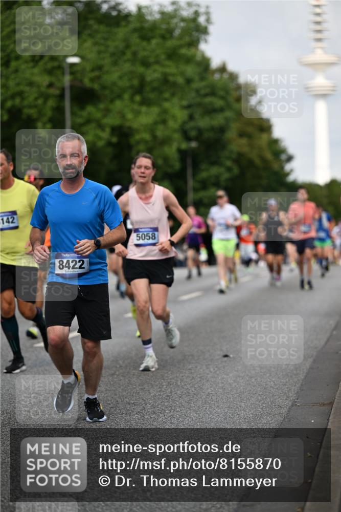 29.06.2025 - hella hamburg halbmarathon Dr. Thomas Lammeyer http://msf.ph/oto/8155870 29.06.2025 10:08:08 Kennedybrücke 1032, 1161, 1355, 1450, 2277, 2683, 2979, 3488, 4095, 4488, 4951, 5058, 5363, 5613, 6142, 7485, 8177, 8421, 8422, 8423, 8469, 8484, 9526, 9899, 10389 meine-sportfotos.de