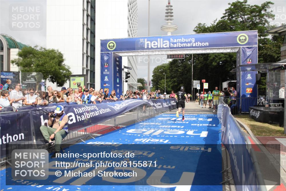 29.06.2025 - hella hamburg halbmarathon Michael Strokosch http://msf.ph/oto/8155871 29.06.2025 10:17:27 Ziel 18694 meine-sportfotos.de
