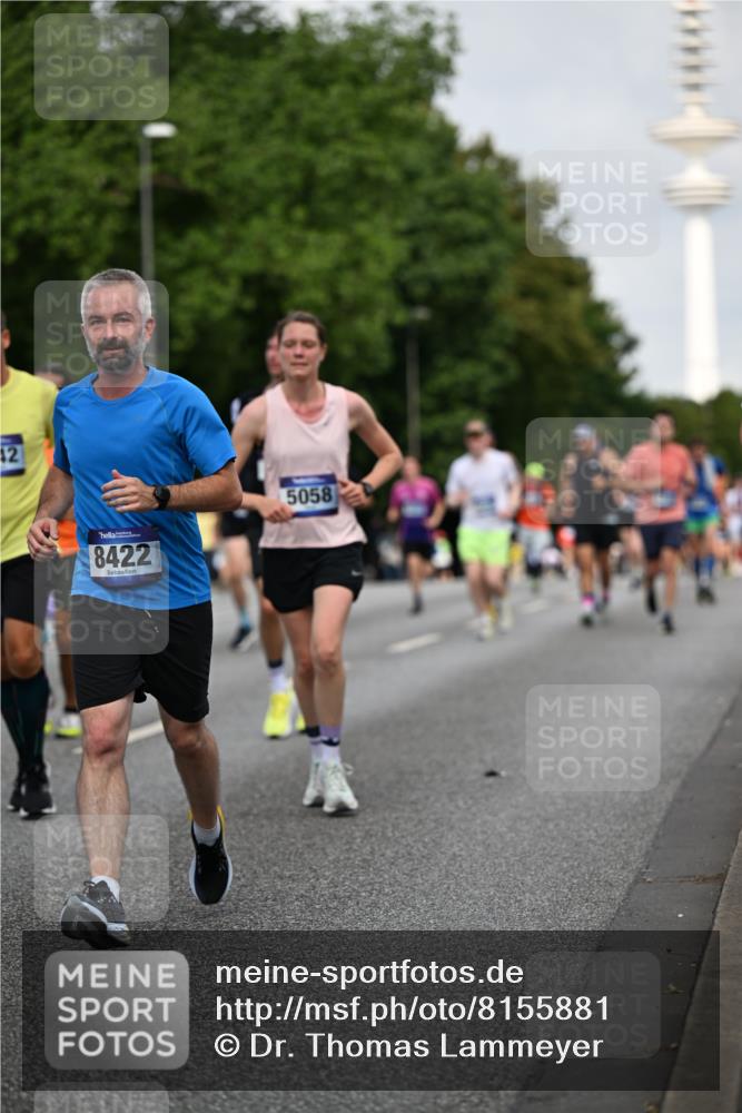 29.06.2025 - hella hamburg halbmarathon Dr. Thomas Lammeyer http://msf.ph/oto/8155881 29.06.2025 10:08:08 Kennedybrücke 1032, 1161, 1355, 1450, 2277, 2683, 2979, 3488, 4095, 4488, 4951, 5058, 5363, 5613, 6142, 7485, 8177, 8421, 8422, 8423, 8469, 8484, 9526, 9899, 10389 meine-sportfotos.de