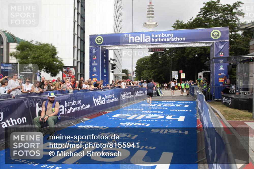 29.06.2025 - hella hamburg halbmarathon Michael Strokosch http://msf.ph/oto/8155941 29.06.2025 10:18:01 Ziel 15166, 19072 meine-sportfotos.de