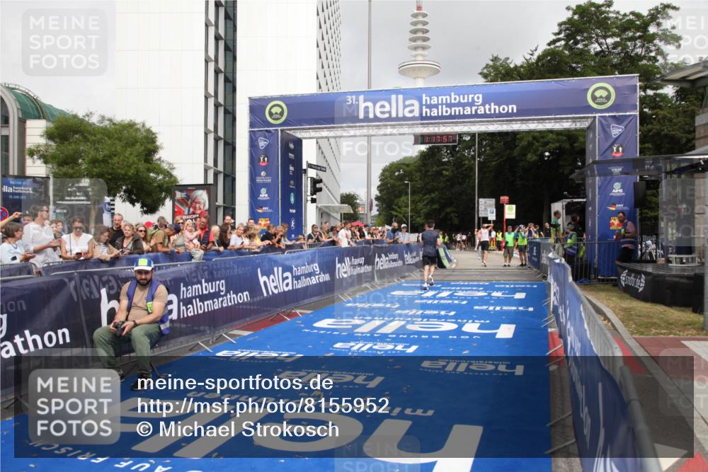 29.06.2025 - hella hamburg halbmarathon Michael Strokosch http://msf.ph/oto/8155952 29.06.2025 10:18:01 Ziel 15166, 19072 meine-sportfotos.de