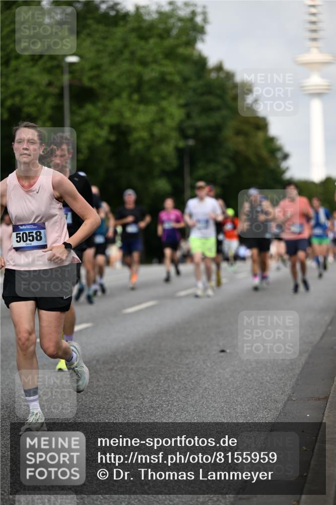 29.06.2025 - hella hamburg halbmarathon Dr. Thomas Lammeyer http://msf.ph/oto/8155959 29.06.2025 10:08:10 Kennedybrücke 1032, 1161, 1355, 1450, 2277, 2683, 2979, 3488, 4095, 4488, 4951, 5058, 5363, 6142, 6706, 7485, 8177, 8421, 8422, 8423, 8469, 8484, 9526, 9899, 10389 meine-sportfotos.de