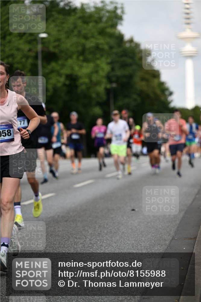 29.06.2025 - hella hamburg halbmarathon Dr. Thomas Lammeyer http://msf.ph/oto/8155988 29.06.2025 10:08:10 Kennedybrücke 1032, 1161, 1355, 1450, 2277, 2683, 2979, 3488, 4095, 4488, 4951, 5058, 5363, 6142, 6706, 7485, 8177, 8421, 8422, 8423, 8469, 8484, 9526, 9899, 10389 meine-sportfotos.de
