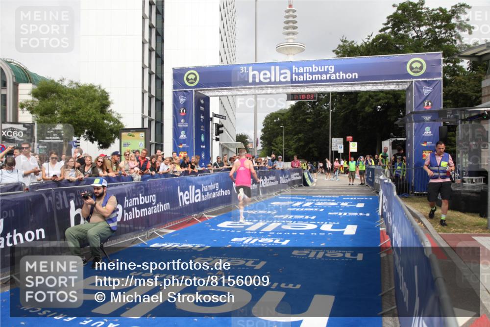 29.06.2025 - hella hamburg halbmarathon Michael Strokosch http://msf.ph/oto/8156009 29.06.2025 10:18:07 Ziel 19072 meine-sportfotos.de