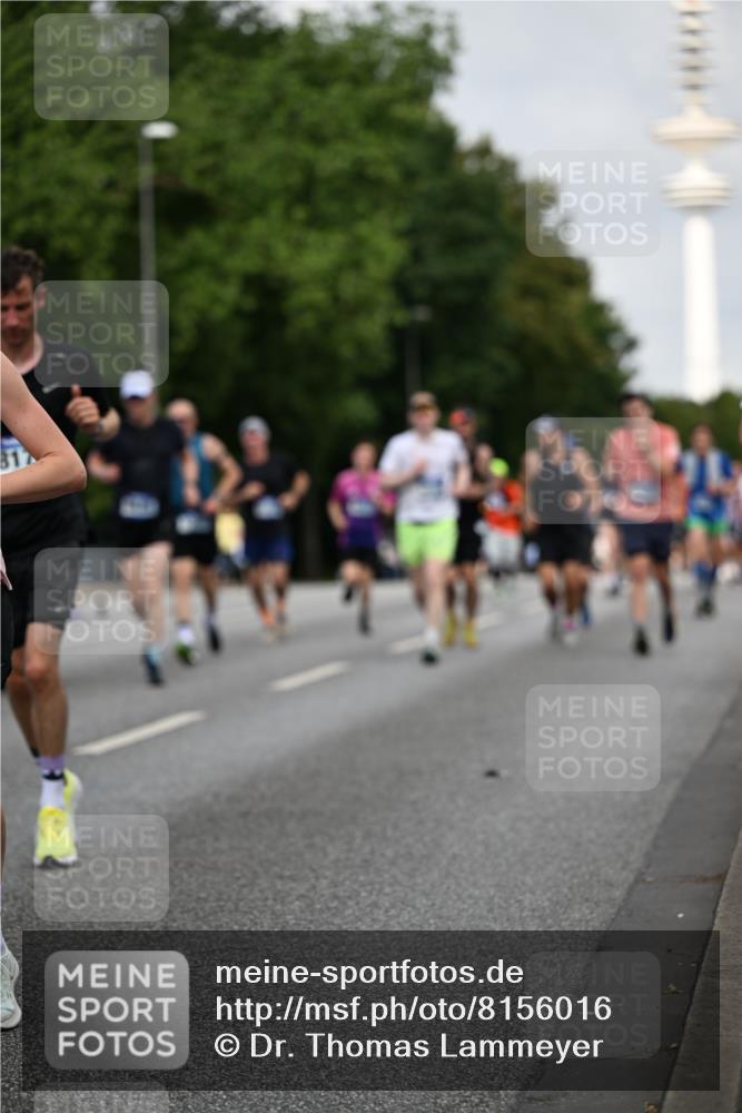29.06.2025 - hella hamburg halbmarathon Dr. Thomas Lammeyer http://msf.ph/oto/8156016 29.06.2025 10:08:10 Kennedybrücke 1032, 1161, 1355, 1450, 2277, 2683, 2979, 3488, 4095, 4488, 4951, 5058, 5363, 6142, 6706, 7485, 8177, 8421, 8422, 8423, 8469, 8484, 9526, 9899, 10389 meine-sportfotos.de