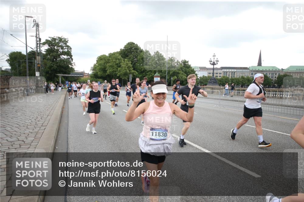 29.06.2025 - hella hamburg halbmarathon Jannik Wohlers http://msf.ph/oto/8156024 29.06.2025 10:53:51 Lombardsbrücke 1263, 1762, 1779, 1822, 2600, 2761, 3187, 3188, 3364, 3465, 4323, 4685, 4720, 4838, 5157, 5309, 5514, 5804, 5817, 6468, 6583, 6987, 6988, 7498, 7670, 7874, 7946, 8801, 8803, 8867, 9130, 9138, 9203, 10207, 11354, 11769, 11785, 11830, 12429, 12898, 12923, 13850, 14171, 14177, 14386, 14416, 14655, 14904, 15318, 16117, 16522, 16628, 16691, 16839, 16888, 17487, 17622, 18093, 18431, 18904 meine-sportfotos.de