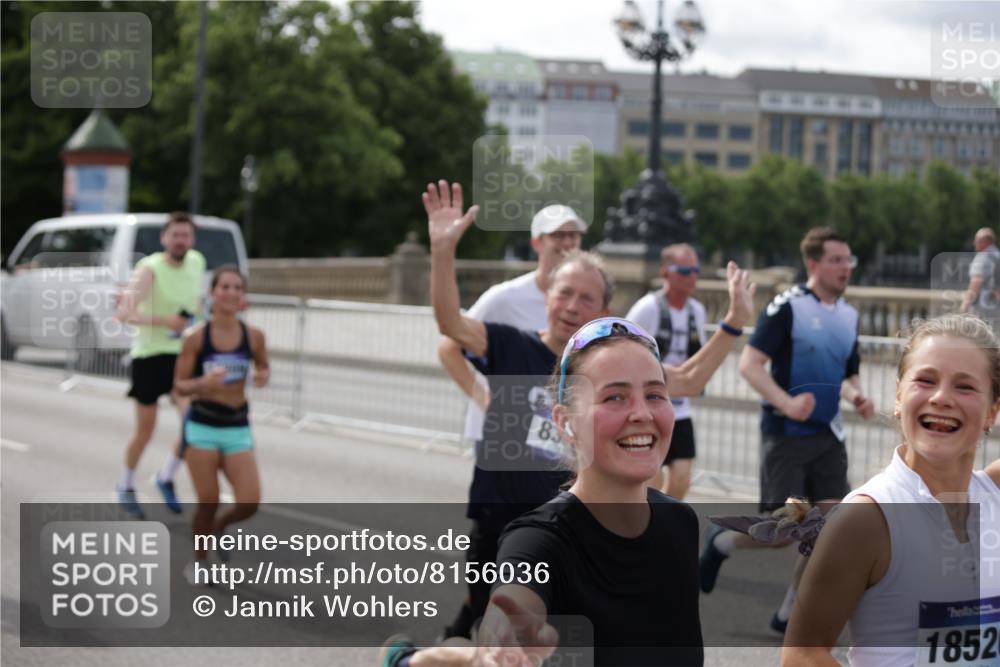29.06.2025 - hella hamburg halbmarathon Jannik Wohlers http://msf.ph/oto/8156036 29.06.2025 10:17:00 Lombardsbrücke 1083, 1204, 1477, 2305, 2860, 3464, 3466, 3802, 3803, 4194, 4852, 5023, 6126, 6128, 6520, 6522, 6786, 7011, 7291, 7410, 7445, 7566, 7647, 7844, 7945, 8210, 8253, 8309, 8351, 8433, 8895, 9152, 9259, 10377, 10460, 10592, 10620, 10677, 11102, 12042, 12166, 12668, 14199, 14208, 14209, 14307, 14648, 14877, 14950, 15293, 15465, 16024, 16555, 17058, 17628, 17717, 17927, 18039, 18060, 18108, 18344, 18469, 18526, 18564 meine-sportfotos.de