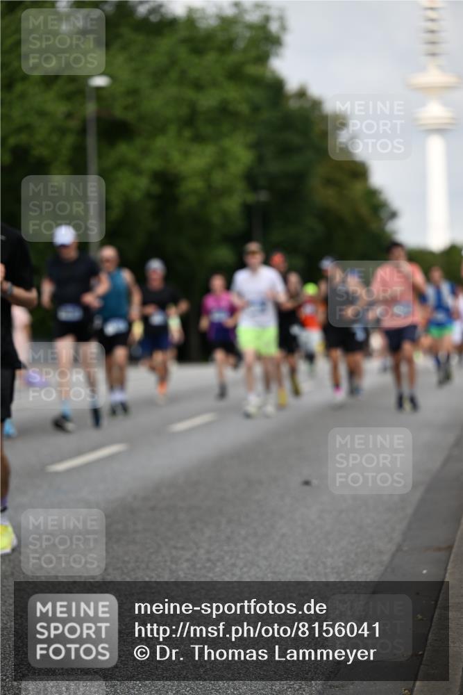 29.06.2025 - hella hamburg halbmarathon Dr. Thomas Lammeyer http://msf.ph/oto/8156041 29.06.2025 10:08:10 Kennedybrücke 1032, 1161, 1355, 1450, 2277, 2683, 2979, 3488, 4095, 4488, 4951, 5058, 5363, 6142, 6706, 7485, 8177, 8421, 8422, 8423, 8469, 8484, 9526, 9899, 10389 meine-sportfotos.de