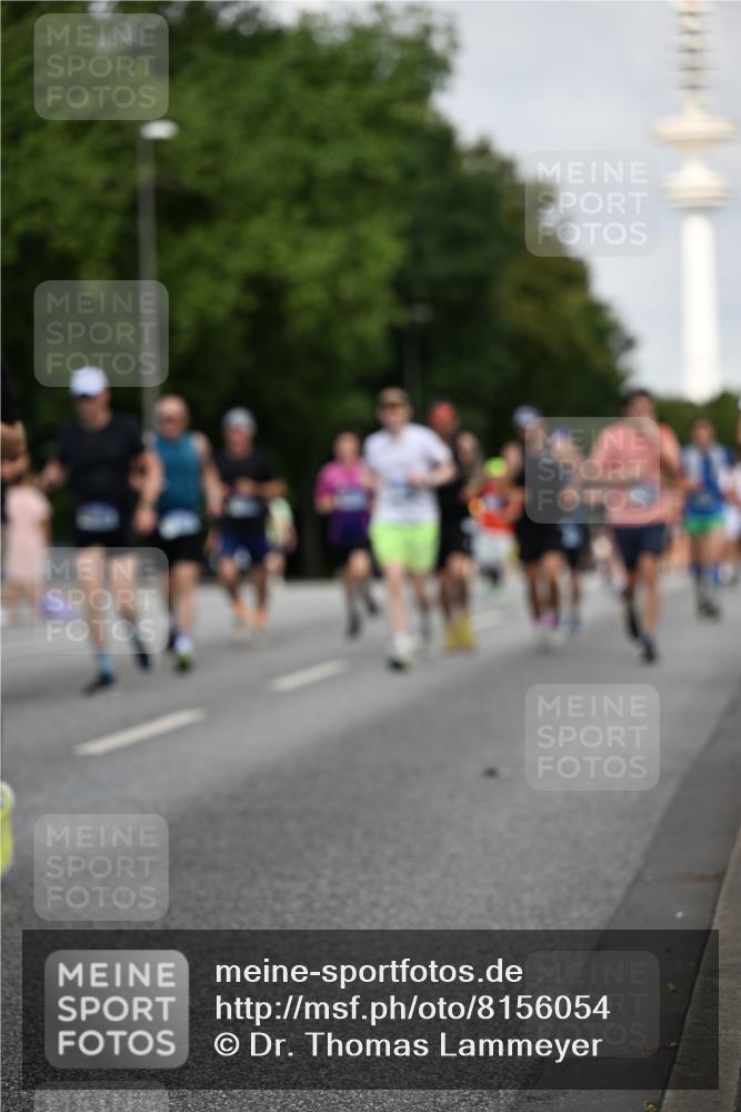 29.06.2025 - hella hamburg halbmarathon Dr. Thomas Lammeyer http://msf.ph/oto/8156054 29.06.2025 10:08:10 Kennedybrücke 1032, 1161, 1355, 1450, 2277, 2683, 2979, 3488, 4095, 4488, 4951, 5058, 5363, 6142, 6706, 7485, 8177, 8421, 8422, 8423, 8469, 8484, 9526, 9899, 10389 meine-sportfotos.de
