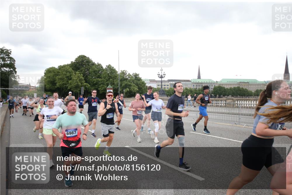 29.06.2025 - hella hamburg halbmarathon Jannik Wohlers http://msf.ph/oto/8156120 29.06.2025 10:53:53 Lombardsbrücke 1762, 1779, 1822, 1949, 2600, 2761, 3187, 3188, 3364, 3857, 4323, 4685, 4720, 4838, 5157, 5309, 5514, 5804, 5817, 5933, 6468, 6987, 6988, 7498, 7670, 7874, 7946, 8801, 8803, 8867, 9130, 9203, 10207, 11354, 11785, 11830, 12429, 12898, 12923, 13035, 13850, 14177, 14386, 14416, 14655, 14904, 15318, 16117, 16522, 16628, 16691, 16839, 16888, 18093, 18431, 18904 meine-sportfotos.de