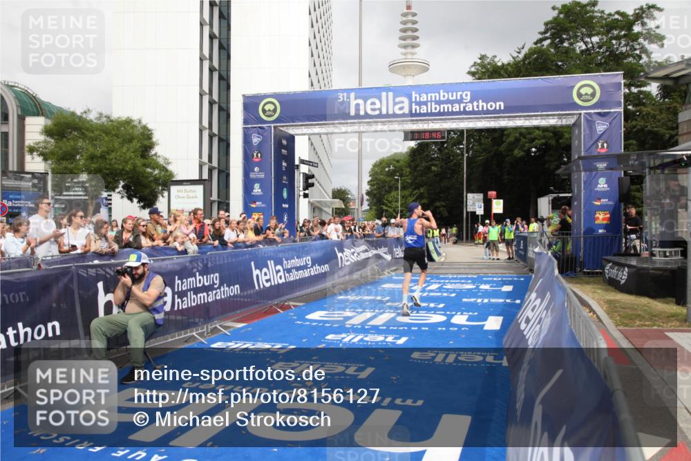 29.06.2025 - hella hamburg halbmarathon Michael Strokosch http://msf.ph/oto/8156127 29.06.2025 10:18:50 Ziel 15495 meine-sportfotos.de