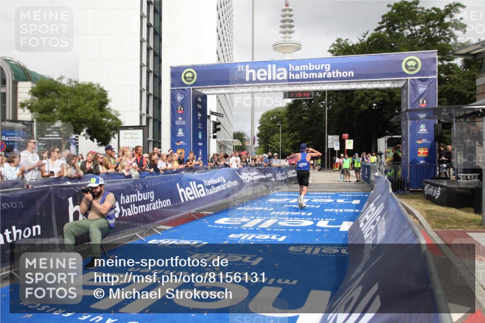 29.06.2025 - hella hamburg halbmarathon Michael Strokosch http://msf.ph/oto/8156131 29.06.2025 10:18:50 Ziel 15495 meine-sportfotos.de