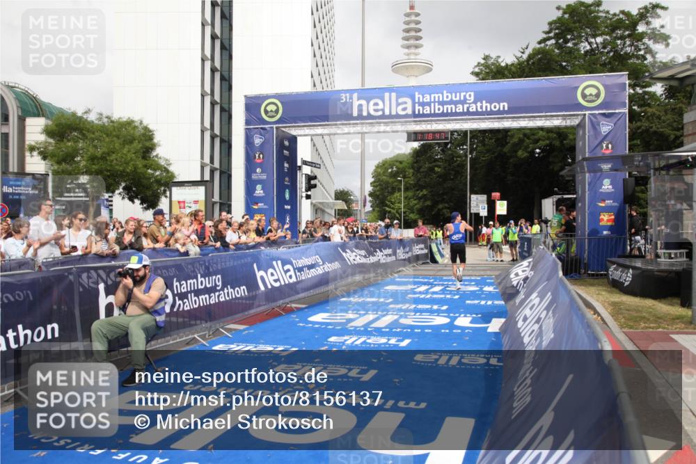 29.06.2025 - hella hamburg halbmarathon Michael Strokosch http://msf.ph/oto/8156137 29.06.2025 10:18:51 Ziel 6380, 15495 meine-sportfotos.de