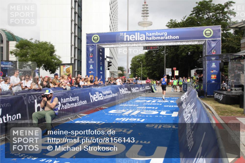 29.06.2025 - hella hamburg halbmarathon Michael Strokosch http://msf.ph/oto/8156143 29.06.2025 10:18:51 Ziel 6380, 15495 meine-sportfotos.de