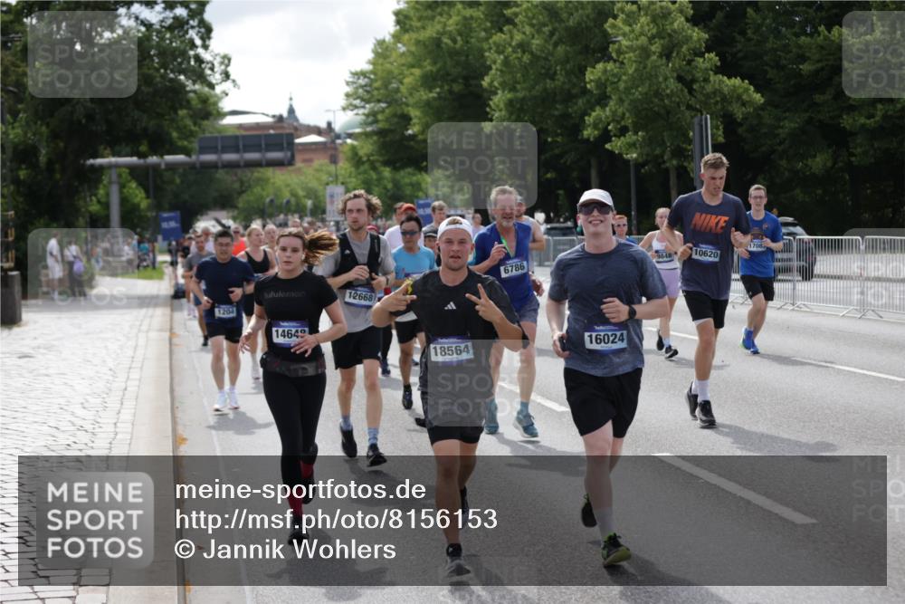 29.06.2025 - hella hamburg halbmarathon Jannik Wohlers http://msf.ph/oto/8156153 29.06.2025 10:17:06 Lombardsbrücke 1204, 1477, 2259, 2305, 2860, 3802, 3803, 4194, 4218, 4852, 6254, 6336, 6352, 6520, 6786, 7011, 7258, 7291, 7410, 7413, 7445, 7566, 7844, 8210, 8309, 8351, 8433, 8895, 9848, 10377, 10620, 10677, 11372, 11707, 12031, 12668, 14194, 14199, 14208, 14209, 14307, 14648, 14877, 15293, 16024, 16555, 17083, 17628, 17717, 17927, 18039, 18060, 18344, 18469, 18526, 18564, 19029 meine-sportfotos.de