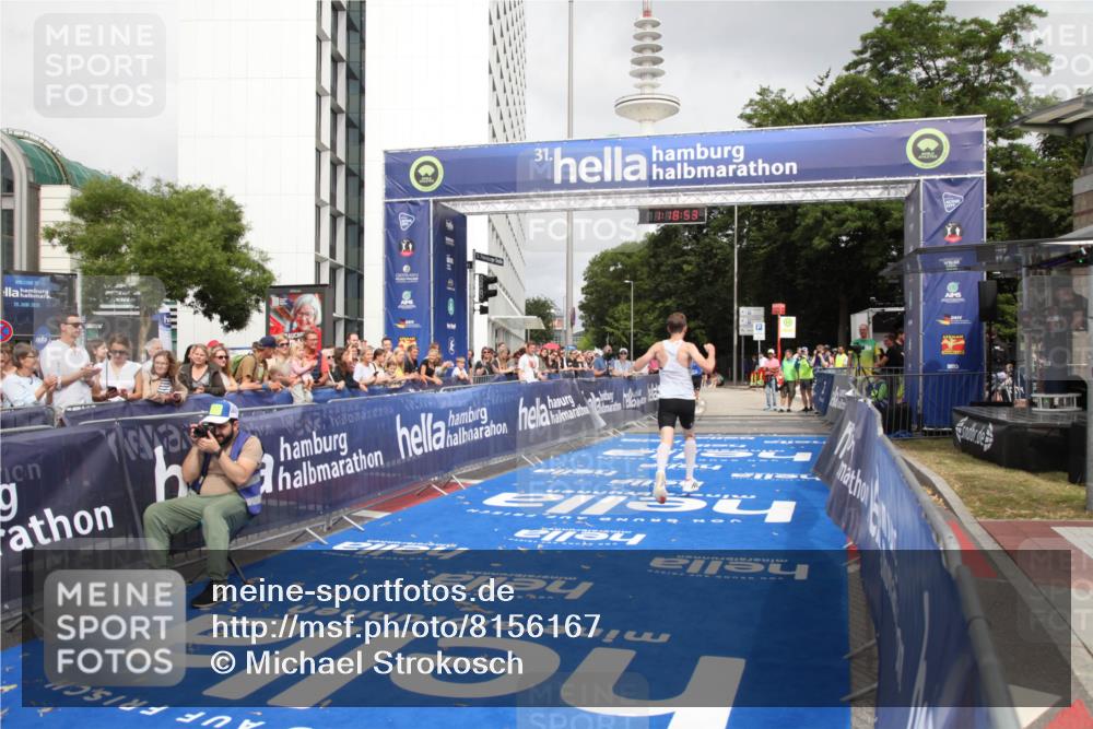 29.06.2025 - hella hamburg halbmarathon Michael Strokosch http://msf.ph/oto/8156167 29.06.2025 10:18:57 Ziel 6380, 11342 meine-sportfotos.de