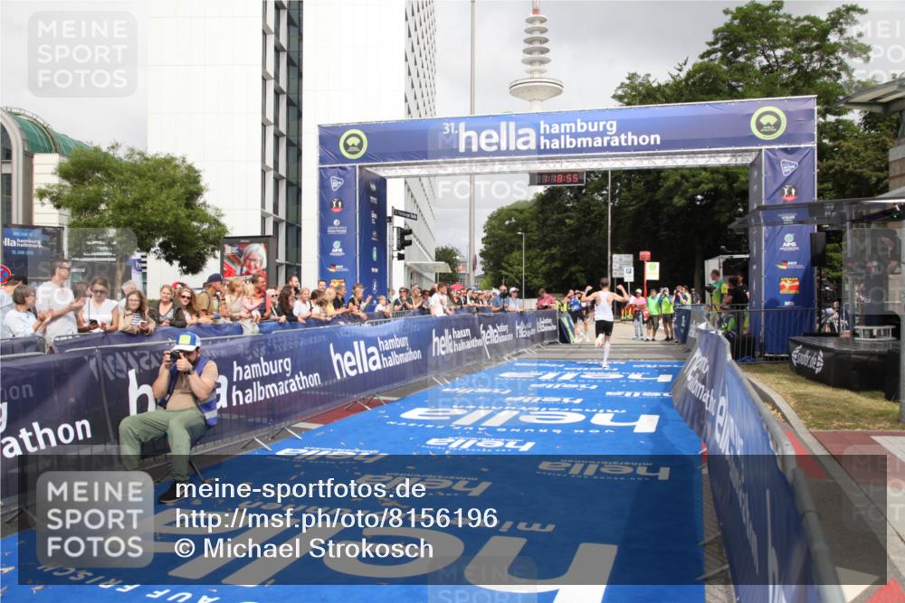 29.06.2025 - hella hamburg halbmarathon Michael Strokosch http://msf.ph/oto/8156196 29.06.2025 10:18:59 Ziel 6380, 11342 meine-sportfotos.de