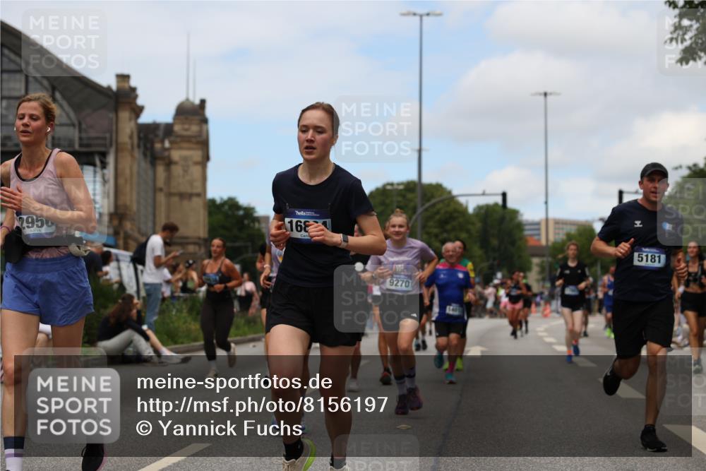 29.06.2025 - hella hamburg halbmarathon Yannick Fuchs http://msf.ph/oto/8156197 29.06.2025 11:16:23 20KM 1158, 1668, 2335, 2441, 2634, 2720, 2956, 3125, 3179, 3292, 3321, 4114, 4123, 5023, 5181, 5811, 5812, 6214, 6488, 6826, 7413, 8931, 9270, 9272, 9658, 9964, 9988, 10613, 11270, 11424, 13014, 13400, 13472, 13781, 13825, 14017, 14503, 14950, 15123, 15473, 15657, 16040, 16618, 16638, 16707, 16864, 16927, 17386, 17556, 17987, 18256, 18397, 18629, 18908, 19093 meine-sportfotos.de