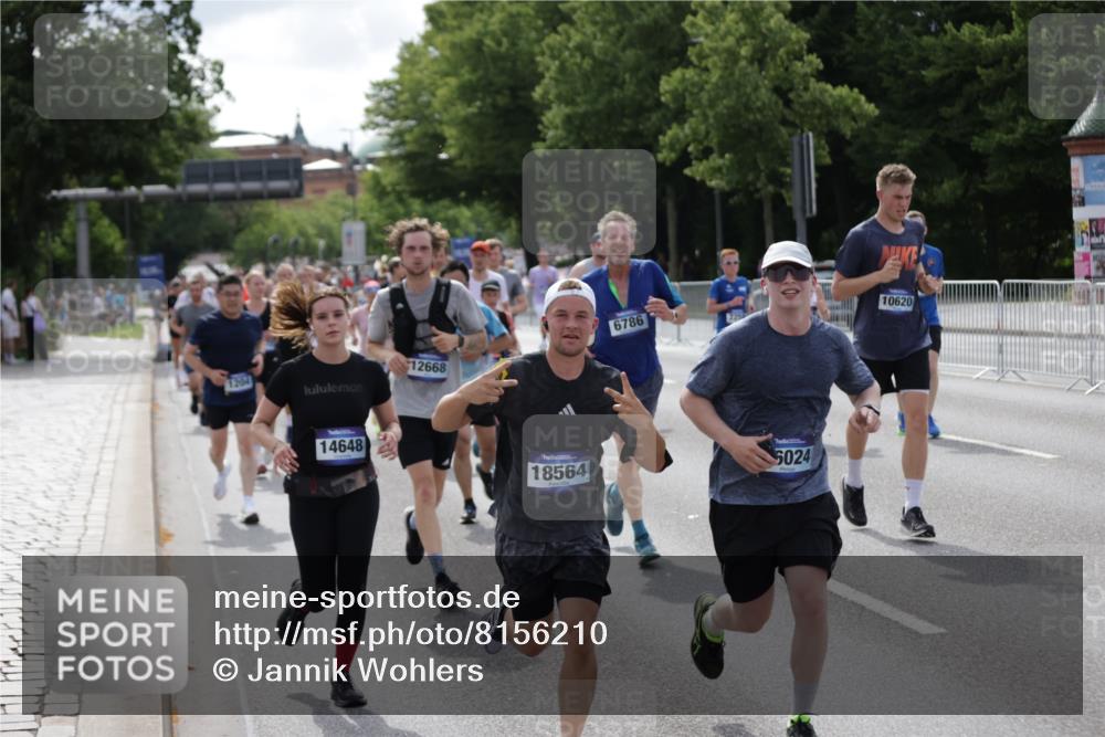 29.06.2025 - hella hamburg halbmarathon Jannik Wohlers http://msf.ph/oto/8156210 29.06.2025 10:17:06 Lombardsbrücke 1204, 1477, 2259, 2305, 2860, 3802, 3803, 4194, 4218, 4852, 6254, 6336, 6352, 6520, 6786, 7011, 7258, 7291, 7410, 7413, 7445, 7566, 7844, 8210, 8309, 8351, 8433, 8895, 9848, 10377, 10620, 10677, 11372, 11707, 12031, 12668, 14194, 14199, 14208, 14209, 14307, 14648, 14877, 15293, 16024, 16555, 17083, 17628, 17717, 17927, 18039, 18060, 18344, 18469, 18526, 18564, 19029 meine-sportfotos.de
