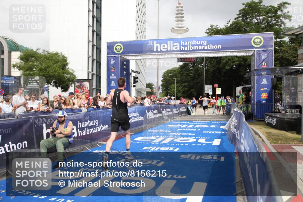 29.06.2025 - hella hamburg halbmarathon Michael Strokosch http://msf.ph/oto/8156215 29.06.2025 10:18:59 Ziel 6380, 11342 meine-sportfotos.de