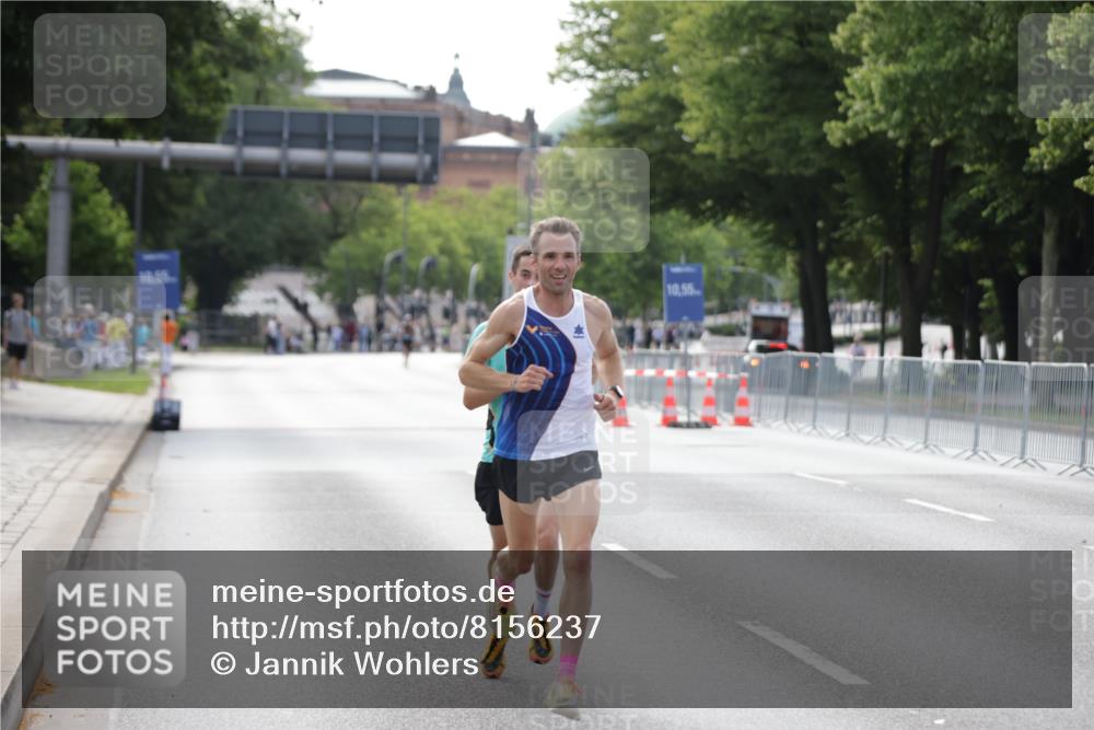 29.06.2025 - hella hamburg halbmarathon Jannik Wohlers http://msf.ph/oto/8156237 29.06.2025 09:37:26 Lombardsbrücke 45, 50, 3944, 12673 meine-sportfotos.de