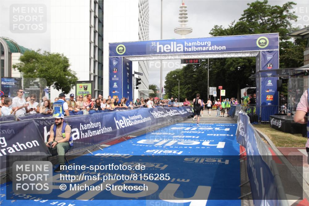 29.06.2025 - hella hamburg halbmarathon Michael Strokosch http://msf.ph/oto/8156285 29.06.2025 10:19:02 Ziel 11342 meine-sportfotos.de