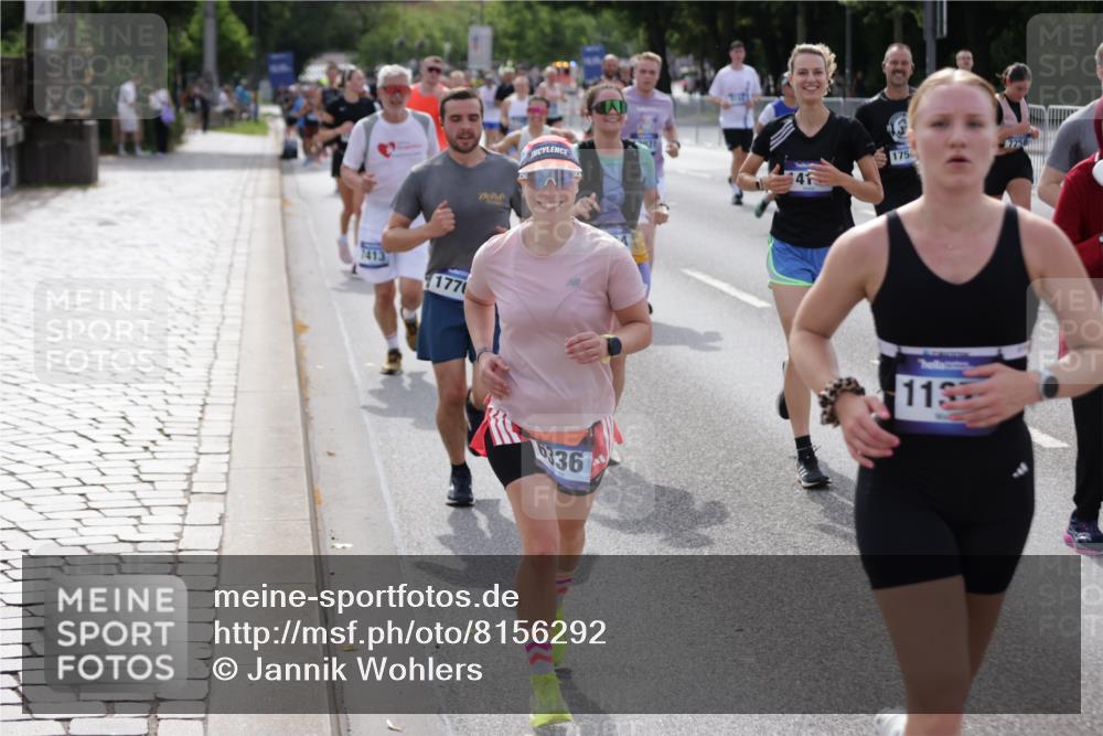 29.06.2025 - hella hamburg halbmarathon Jannik Wohlers http://msf.ph/oto/8156292 29.06.2025 10:17:12 Lombardsbrücke 1015, 1204, 1274, 1458, 1749, 1795, 2094, 2259, 2305, 2548, 3292, 3802, 3803, 4194, 4218, 4852, 5002, 6254, 6336, 6352, 6520, 6786, 7011, 7258, 7291, 7413, 7566, 7844, 8144, 8309, 8351, 8895, 9848, 10620, 10677, 11372, 11707, 12031, 12668, 12683, 14194, 14208, 14209, 14307, 14648, 14877, 15978, 16024, 16555, 17083, 17542, 17628, 17717, 18060, 18469, 18564, 19029 meine-sportfotos.de