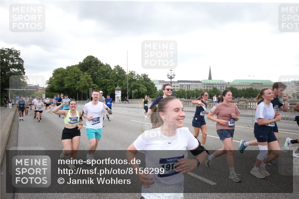29.06.2025 - hella hamburg halbmarathon Jannik Wohlers http://msf.ph/oto/8156299 29.06.2025 10:53:54 Lombardsbrücke 1762, 1779, 1822, 1949, 2600, 2761, 3187, 3188, 3364, 3857, 4323, 4685, 4720, 5157, 5309, 5514, 5804, 5817, 5933, 6468, 6987, 6988, 7498, 7670, 7874, 7946, 8801, 8803, 8867, 9130, 9203, 10207, 11354, 11785, 11830, 12429, 12898, 12923, 13035, 13850, 14177, 14386, 14416, 14655, 14904, 15318, 16117, 16522, 16628, 16691, 16839, 16888, 18093, 18431 meine-sportfotos.de