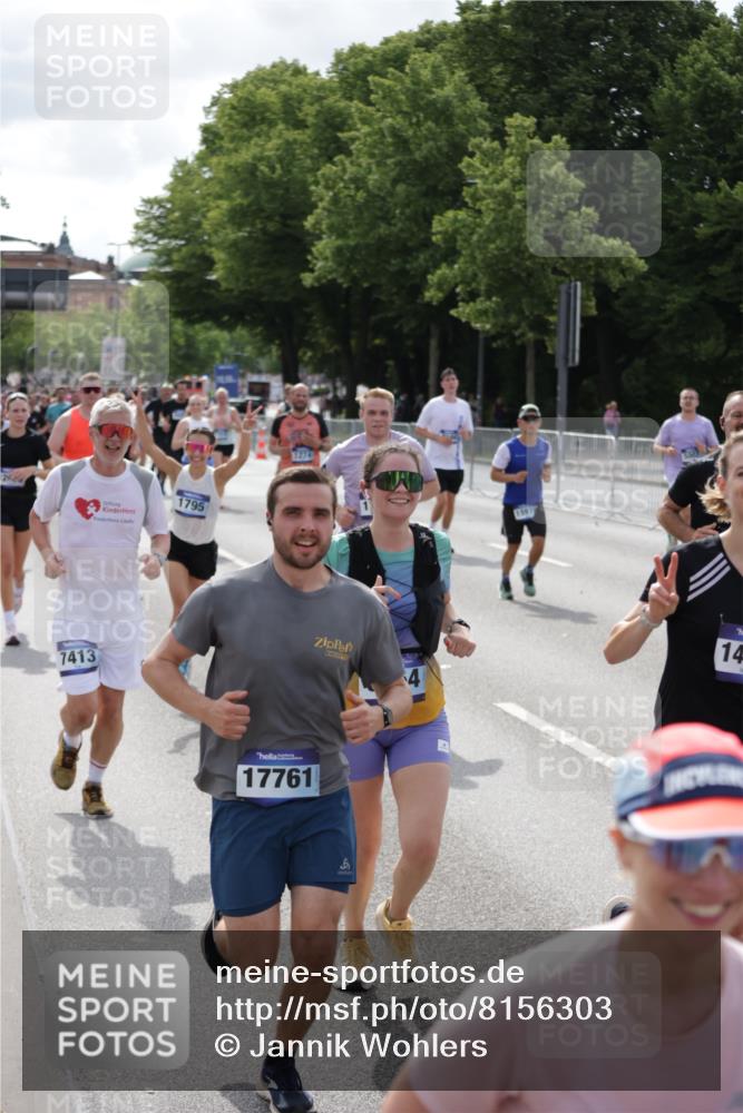 29.06.2025 - hella hamburg halbmarathon Jannik Wohlers http://msf.ph/oto/8156303 29.06.2025 10:17:13 Lombardsbrücke 1015, 1204, 1274, 1458, 1749, 1795, 2094, 2259, 2305, 2548, 3292, 4194, 4218, 4852, 5002, 6254, 6336, 6352, 6786, 7011, 7258, 7291, 7413, 7566, 7844, 8144, 8351, 8895, 9400, 9848, 10620, 10677, 11372, 11707, 12031, 12668, 12683, 14194, 14209, 14307, 14648, 14877, 15978, 16024, 16555, 17083, 17542, 17616, 17628, 17717, 18469, 18564, 19029 meine-sportfotos.de
