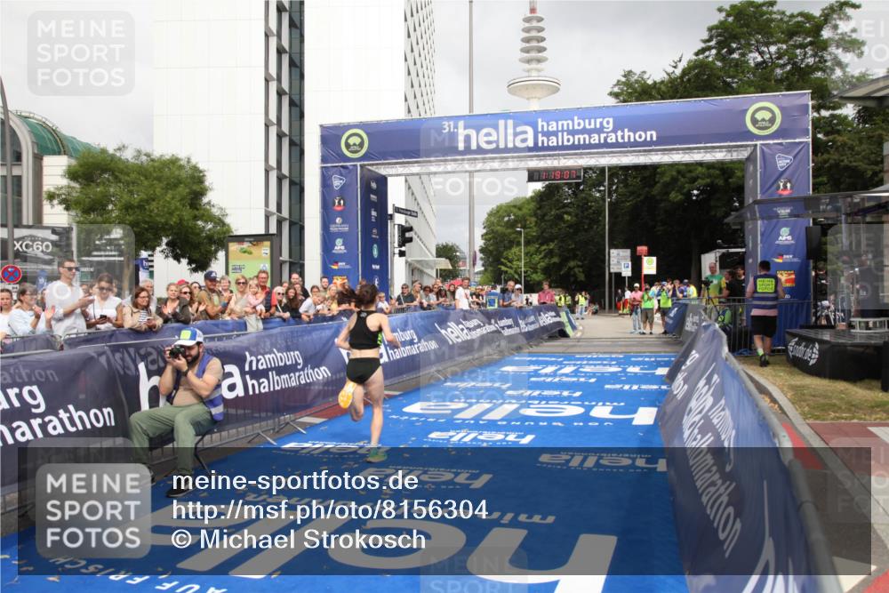 29.06.2025 - hella hamburg halbmarathon Michael Strokosch http://msf.ph/oto/8156304 29.06.2025 10:19:11 Ziel 53, 2144 meine-sportfotos.de