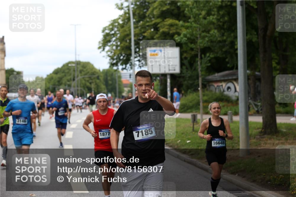 29.06.2025 - hella hamburg halbmarathon Yannick Fuchs http://msf.ph/oto/8156307 29.06.2025 10:38:17 20KM 1558, 3146, 3437, 4425, 4981, 5506, 5624, 5692, 6490, 6705, 6991, 7093, 7185, 7451, 8063, 8145, 8218, 8900, 9043, 9081, 9374, 9633, 9931, 10246, 10669, 10930, 11153, 11346, 11648, 11778, 11848, 12327, 12438, 12966, 13348, 13421, 13897, 13996, 14690, 14861, 15383, 15512, 15862, 15932, 16062, 16105, 16224, 16301, 16547, 16549, 16648, 16720, 17376, 17516, 17912, 18678, 18775, 18942, 19090 meine-sportfotos.de