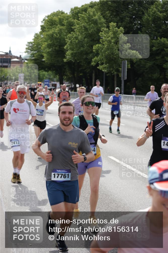 29.06.2025 - hella hamburg halbmarathon Jannik Wohlers http://msf.ph/oto/8156314 29.06.2025 10:17:13 Lombardsbrücke 1015, 1204, 1274, 1458, 1749, 1795, 2094, 2259, 2305, 2548, 3292, 4194, 4218, 4852, 5002, 6254, 6336, 6352, 6786, 7011, 7258, 7291, 7413, 7566, 7844, 8144, 8351, 8895, 9400, 9848, 10620, 10677, 11372, 11707, 12031, 12668, 12683, 14194, 14209, 14307, 14648, 14877, 15978, 16024, 16555, 17083, 17542, 17616, 17628, 17717, 18469, 18564, 19029 meine-sportfotos.de