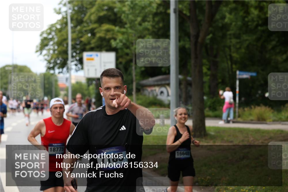 29.06.2025 - hella hamburg halbmarathon Yannick Fuchs http://msf.ph/oto/8156334 29.06.2025 10:38:18 20KM 1415, 1558, 2816, 3146, 3437, 3907, 4425, 4981, 5506, 5624, 5692, 6490, 6705, 6991, 7005, 7093, 7185, 7451, 8063, 8145, 8218, 8900, 9043, 9081, 9374, 9633, 9931, 10246, 10669, 10930, 11153, 11346, 11648, 11848, 12327, 12438, 12966, 13348, 13421, 13897, 13996, 14690, 14861, 15383, 15512, 15862, 15932, 16062, 16105, 16224, 16301, 16547, 16549, 16648, 16720, 17251, 17376, 17516, 17912, 18678, 18775, 18942, 19090 meine-sportfotos.de
