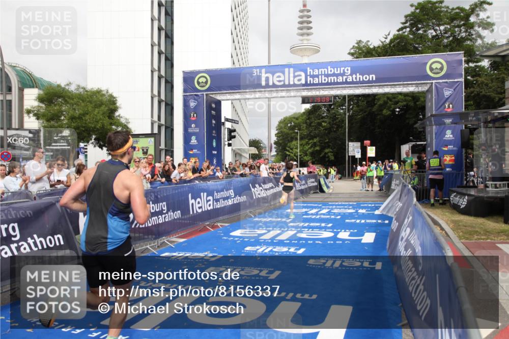 29.06.2025 - hella hamburg halbmarathon Michael Strokosch http://msf.ph/oto/8156337 29.06.2025 10:19:12 Ziel 53, 2144 meine-sportfotos.de
