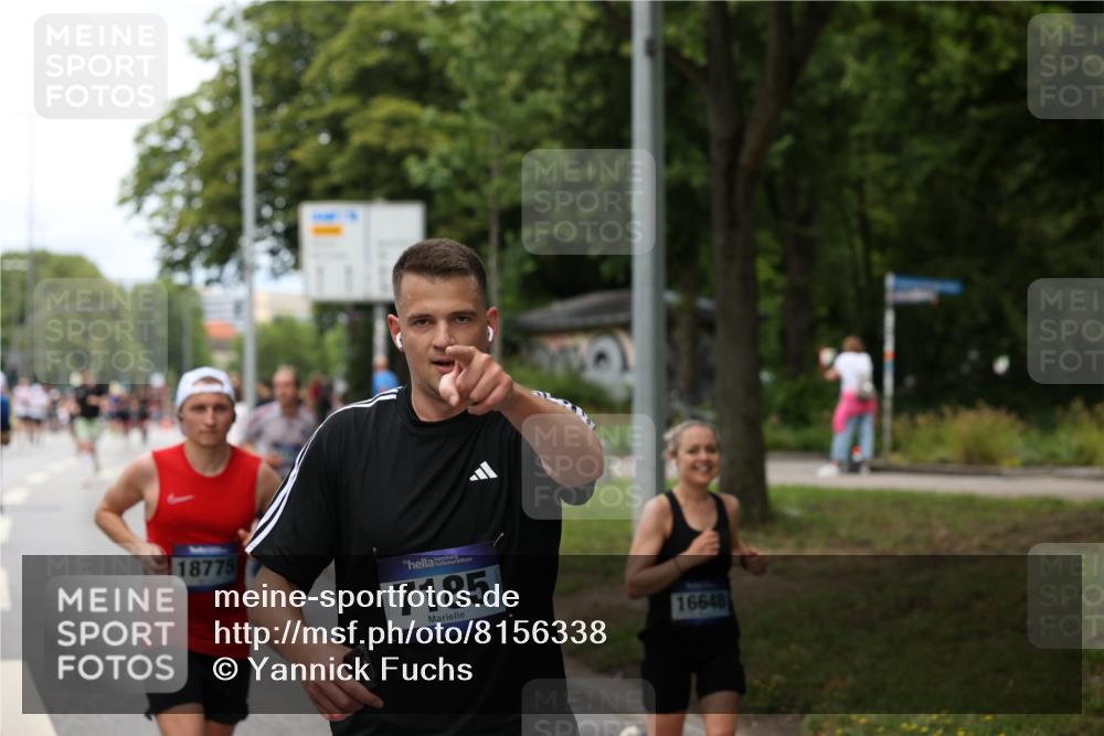 29.06.2025 - hella hamburg halbmarathon Yannick Fuchs http://msf.ph/oto/8156338 29.06.2025 10:38:18 20KM 1415, 1558, 2816, 3146, 3437, 3907, 4425, 4981, 5506, 5624, 5692, 6490, 6705, 6991, 7005, 7093, 7185, 7451, 8063, 8145, 8218, 8900, 9043, 9081, 9374, 9633, 9931, 10246, 10669, 10930, 11153, 11346, 11648, 11848, 12327, 12438, 12966, 13348, 13421, 13897, 13996, 14690, 14861, 15383, 15512, 15862, 15932, 16062, 16105, 16224, 16301, 16547, 16549, 16648, 16720, 17251, 17376, 17516, 17912, 18678, 18775, 18942, 19090 meine-sportfotos.de