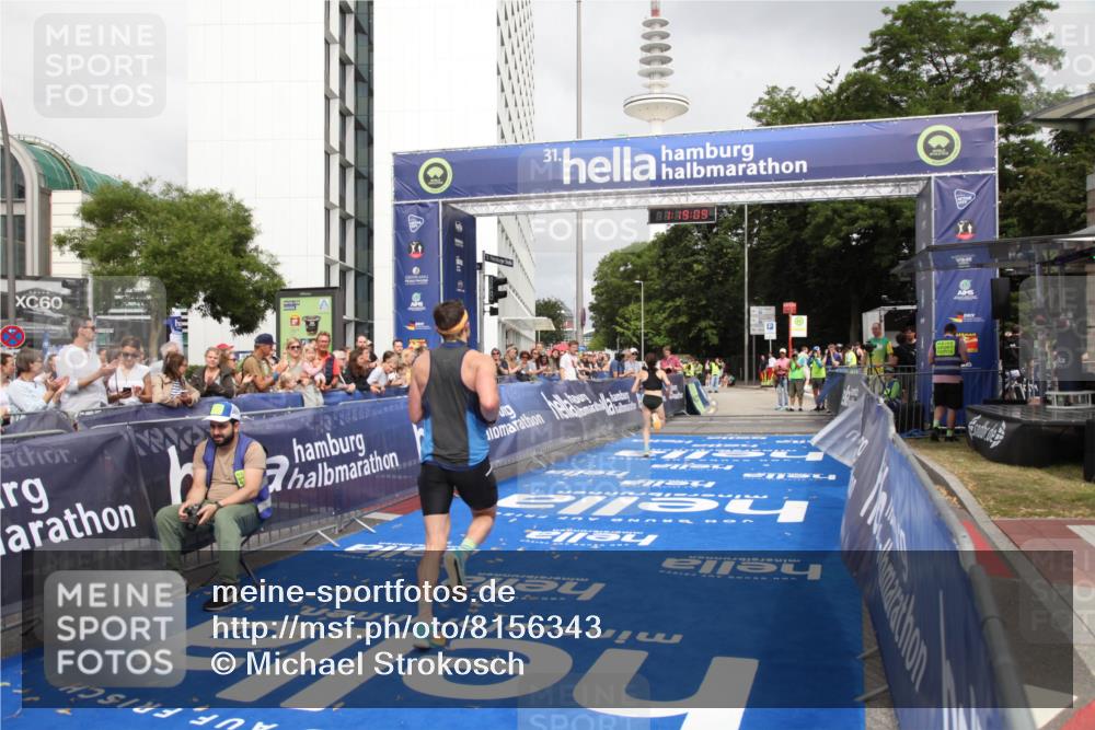 29.06.2025 - hella hamburg halbmarathon Michael Strokosch http://msf.ph/oto/8156343 29.06.2025 10:19:13 Ziel 53, 2144 meine-sportfotos.de