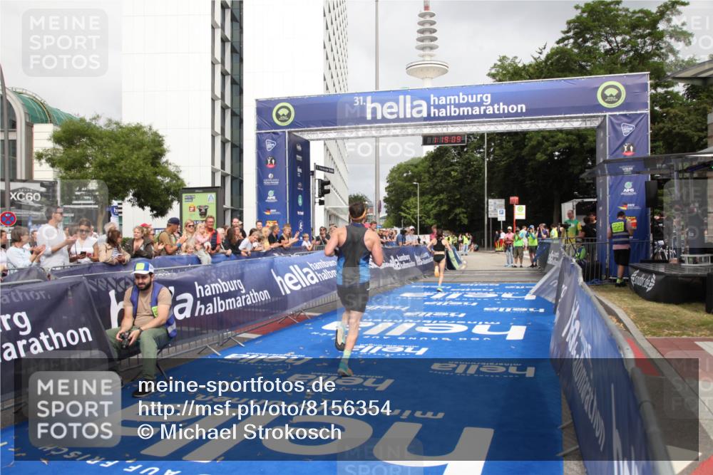 29.06.2025 - hella hamburg halbmarathon Michael Strokosch http://msf.ph/oto/8156354 29.06.2025 10:19:13 Ziel 53, 2144 meine-sportfotos.de