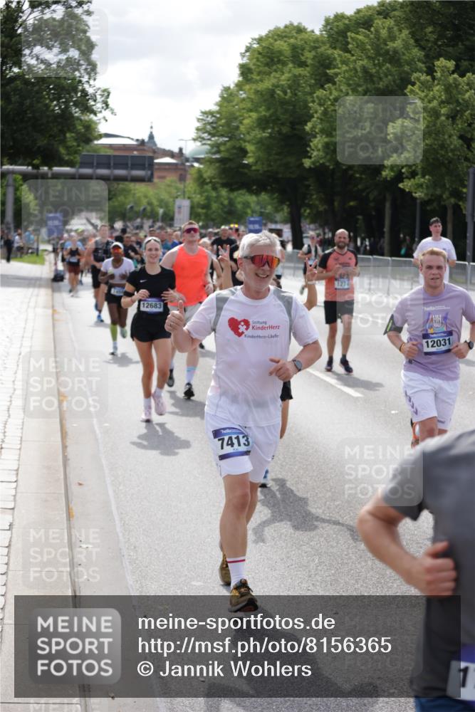 29.06.2025 - hella hamburg halbmarathon Jannik Wohlers http://msf.ph/oto/8156365 29.06.2025 10:17:14 Lombardsbrücke 1015, 1204, 1274, 1458, 1749, 1795, 2094, 2259, 2305, 2548, 3292, 4194, 4218, 4852, 5002, 6254, 6336, 6352, 6786, 7258, 7291, 7413, 7566, 7844, 8144, 8351, 8895, 9400, 9848, 10620, 10677, 11372, 11707, 12031, 12668, 12683, 14194, 14307, 14648, 14877, 15978, 16024, 16555, 17083, 17270, 17542, 17616, 17628, 17717, 18469, 18564, 19029 meine-sportfotos.de