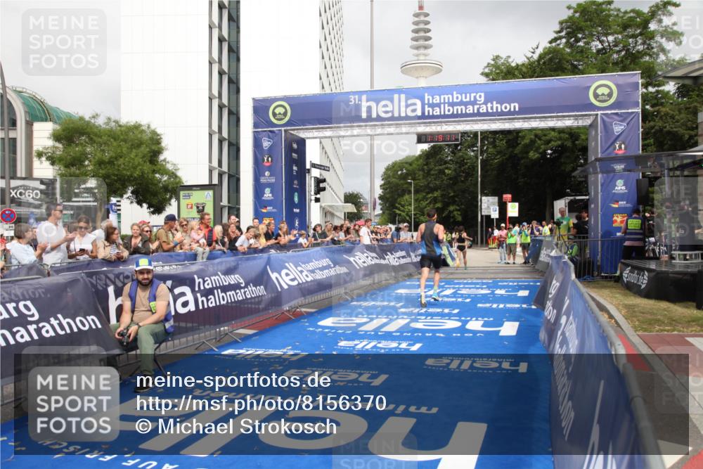 29.06.2025 - hella hamburg halbmarathon Michael Strokosch http://msf.ph/oto/8156370 29.06.2025 10:19:14 Ziel 53, 2144 meine-sportfotos.de