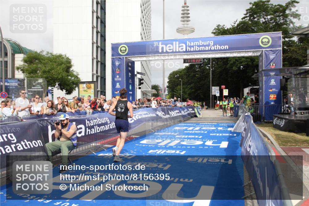 29.06.2025 - hella hamburg halbmarathon Michael Strokosch http://msf.ph/oto/8156395 29.06.2025 10:19:25 Ziel 2659, 13016 meine-sportfotos.de